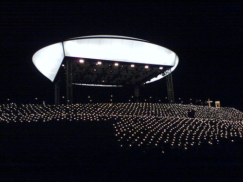 Veillée nocturne pendant les JMJ 2005 à Cologne sur le Marienfeld