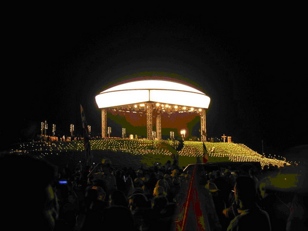 Veillée nocturne pendant les JMJ 2005 à Cologne sur le Marienfeld