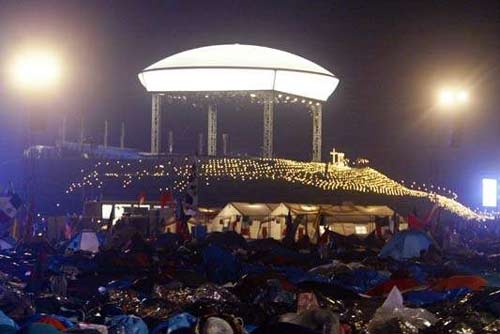 Veillée nocturne pendant les JMJ 2005 à Cologne sur le Marienfeld