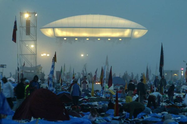 Veillée nocturne pendant les JMJ 2005 à Cologne sur le Marienfeld