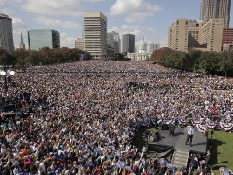 Citoyens Américains manifestant contre Barak Hussein Obama  devant le Capitole à Washington