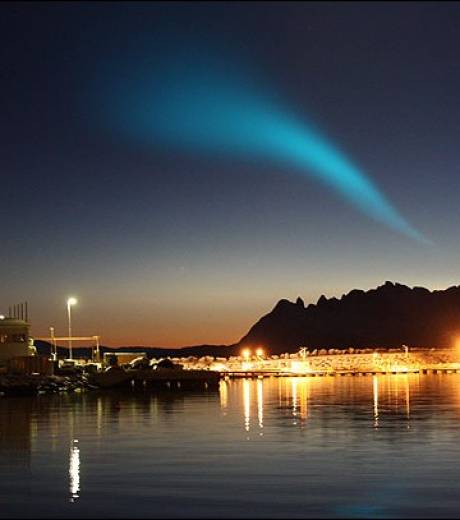 Mystérieux phénomène lumineux apparu dans le ciel nocturne Norvégien au-dessus de Tromso