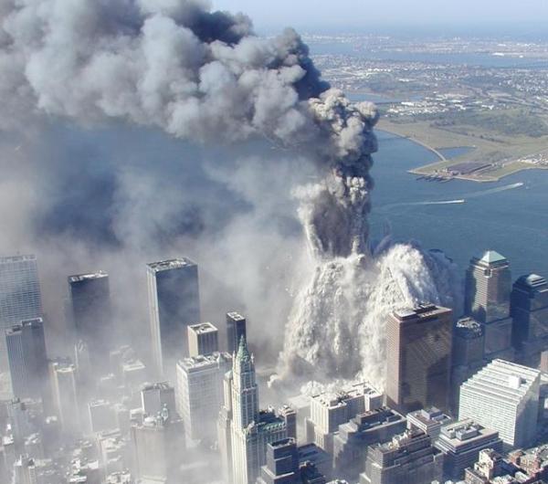 Effondrement de la 2e tour du WTC à New York le 11 Septembre 2001   