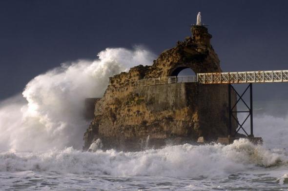 — Le rocher de la Vierge par tmps de tempête — Novembre 2010 — Biarritz —