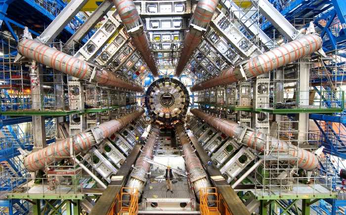 Le Grand collisionneur de hadrons (LHC)