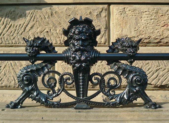 Neptune - Détail d'une grile du Dakota House