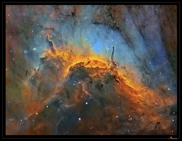 Nébuleuse du Pélican dans la constellation du Cygne (sous référence IC5070 et IC5067) 