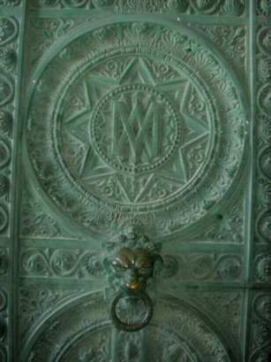 Porte de la crypte de Notre Dame de la Garde