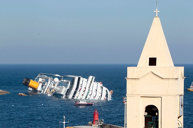 Echouage du Costa Concordia sur la côte de Giglio