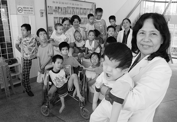 Enfants Vietnamiens handicapés à la suite de l'épandage de l'agent orange