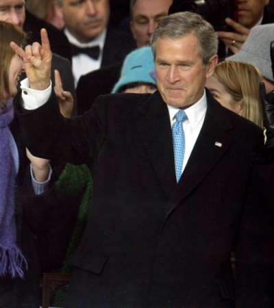 Bush et son salut cornu