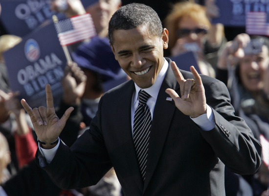 Barack Obama et son salut cornu