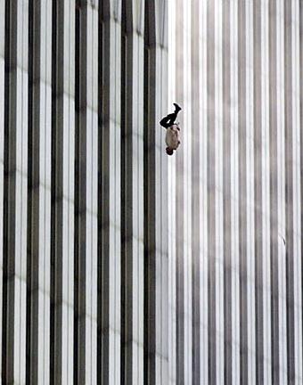 Victimes du WTC sautant dans le vide