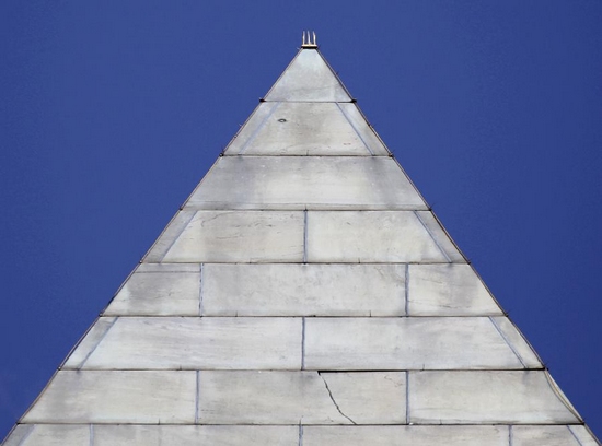 Pyramidion du Washington Monument endommagé en Août 2011