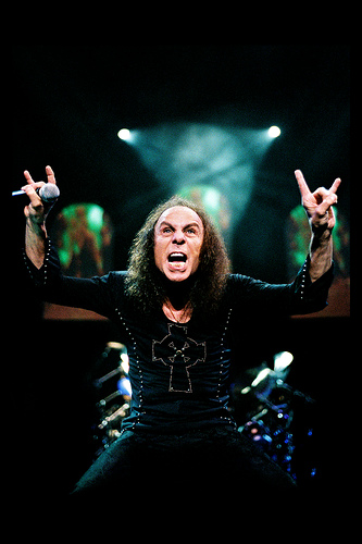 Ronnie James Dio et son crucifix