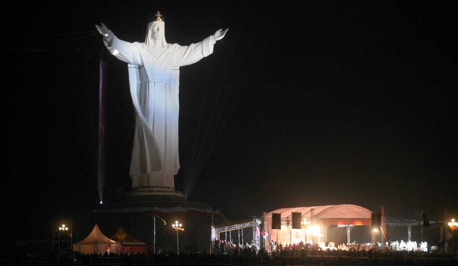 statue du Christ à présent achevée à Swiebodzin en Pologne, haute de 36 mètres, est la plus haute statue dédiée au Christ du monde