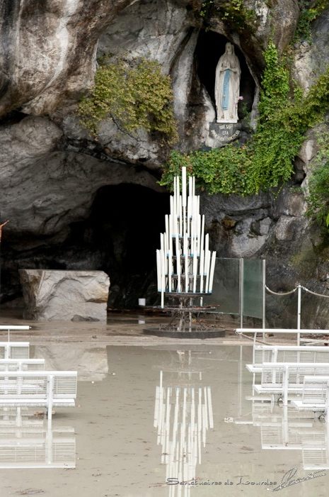 Grotte de Massabielle et sanctuaires inondés à Lourdes - Octobre 2012