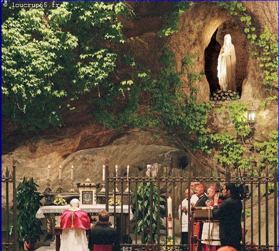 Réplique de la Grotte de Massabielle au Vatican