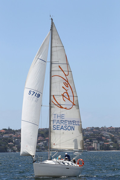 Oprah Winfrey, Russell Crowe et Danielle Spencer naviguant dans le port de Sydney
