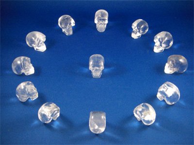 13 crânes de cristal