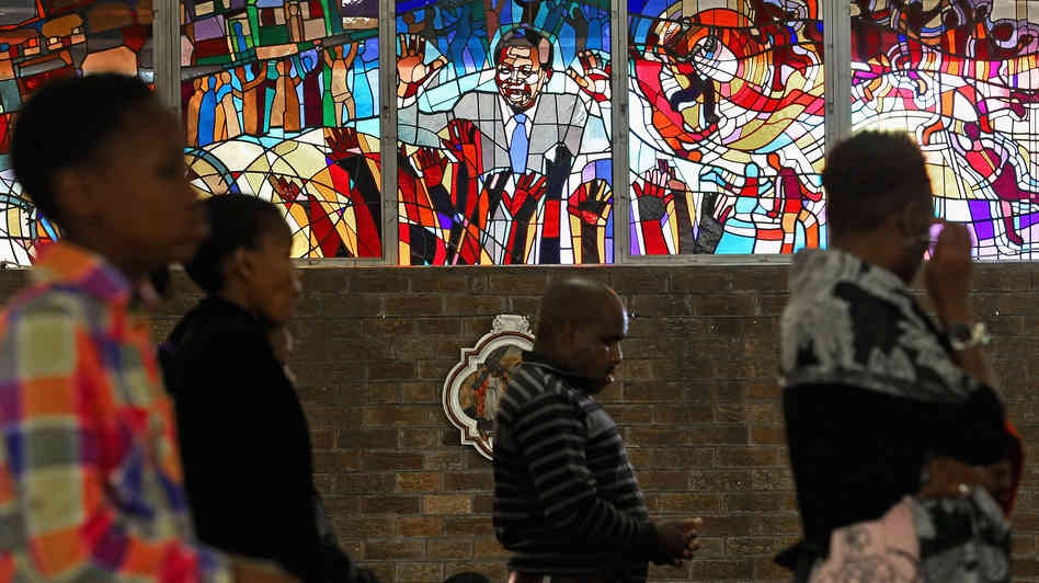 Les vitraux de l'église Regina Mundi à Soweto représentent Nelson Mandela