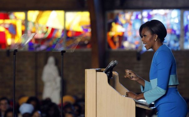 Michelle Obama s'adresse aux jeunes Africains, le 22 juin 2011 à l'église Regina Mundi, à Soweto.