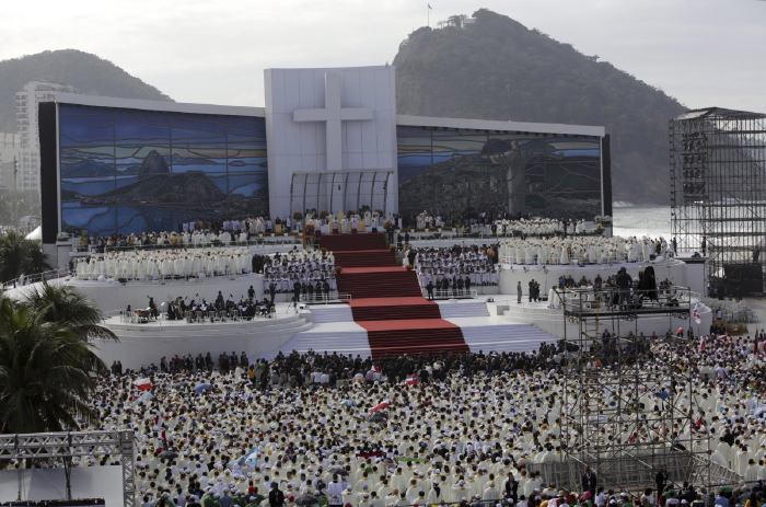 Messe finale donnée par le pape François Ier le 28 Juillet 2013   sur la plage Copacabana à Rio