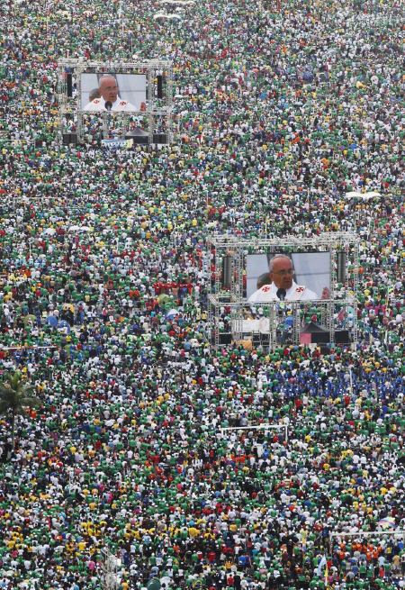 Messe finale donnée par le pape François Ier le 28 Juillet 2013   sur la plage Copacabana à Rio