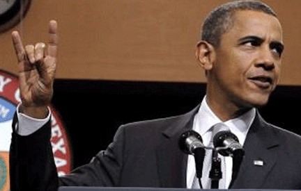 Barack Obama et son salut cornu
