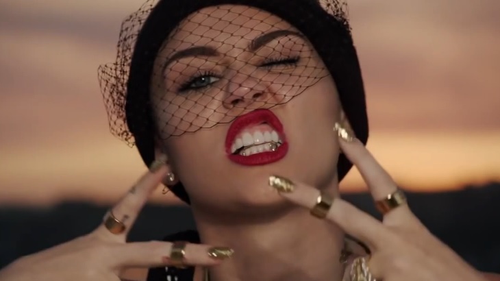 Image de fin de clip: Miley Cyrus - "We Can't Stop"